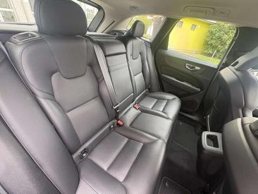 Volvo XC60 B4 — photo 12