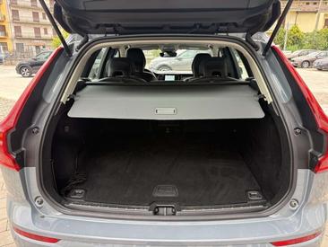 Volvo XC60 B4 — photo 13