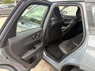 Volvo XC60 B4 — photo 22