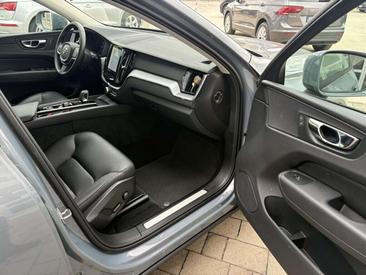 Volvo XC60 B4 — photo 23