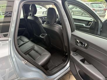 Volvo XC60 B4 — photo 24