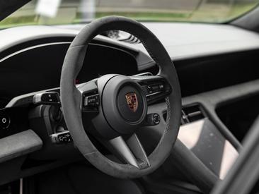 Porsche Taycan ph2 GTS — photo 20