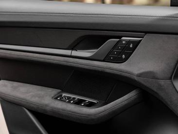 Porsche Taycan ph2 GTS — photo 26