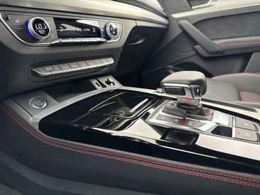 Audi Q5 35 TDI — photo 18