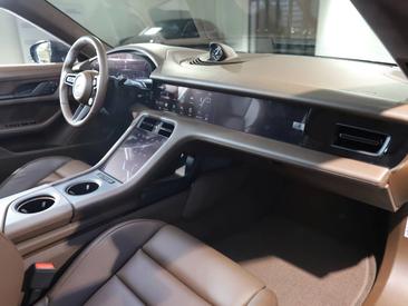 Porsche Taycan ph2 Turbo Cross Turismo — photo 11