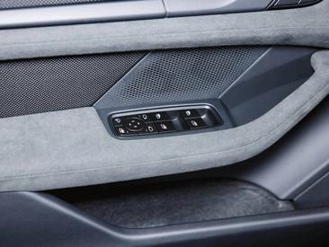 Porsche Taycan ph2 GTS — photo 24