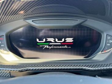 Lamborghini Urus Performante — photo 17