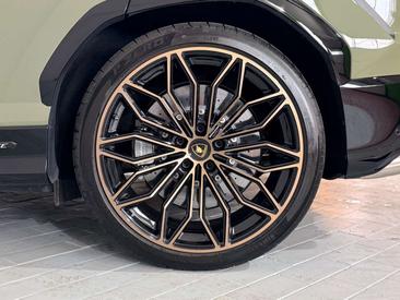 Lamborghini Urus SE — photo 14