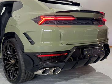 Lamborghini Urus SE — photo 16