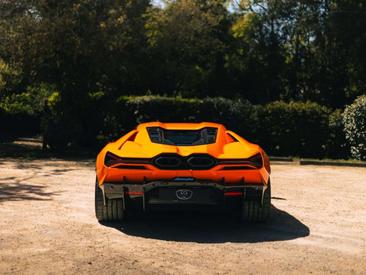 Lamborghini Revuelto — photo 6