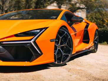 Lamborghini Revuelto — photo 7