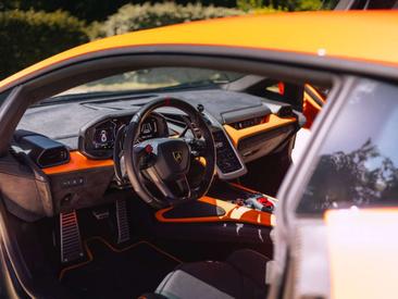 Lamborghini Revuelto — photo 8