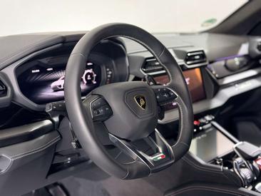 Lamborghini Urus SE — photo 21