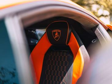 Lamborghini Revuelto — photo 11