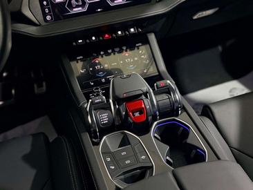 Lamborghini Urus SE — photo 25