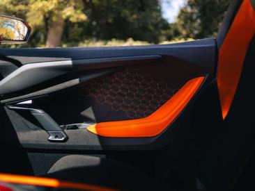 Lamborghini Revuelto — photo 16