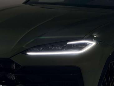 Lamborghini Urus SE — photo 32