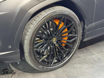 Lamborghini Urus SE — photo 23