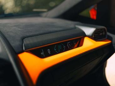 Lamborghini Revuelto — photo 30