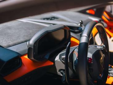 Lamborghini Revuelto — photo 36