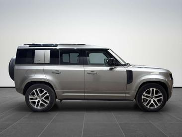 Land Rover Defender 90 D250 MHEV — photo 4