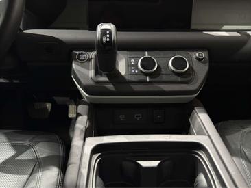 Land Rover Defender 90 D250 MHEV — photo 12