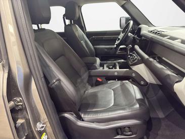 Land Rover Defender 90 D250 MHEV — photo 13