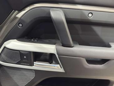 Land Rover Defender 90 D250 MHEV — photo 14