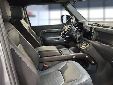 Land Rover Defender 130 Outbound — photo 19