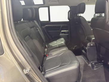 Land Rover Defender 90 D250 MHEV — photo 15