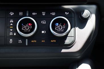Land Rover Defender 130 D300 MHEV — photo 9