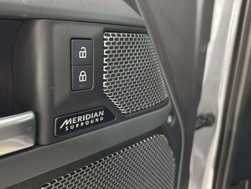 Land Rover Defender 130 Outbound — photo 23
