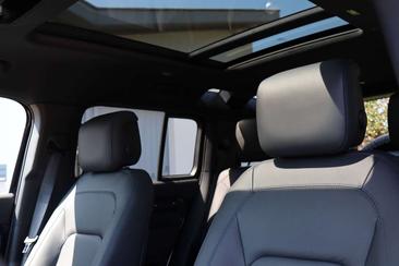 Land Rover Defender 130 D300 MHEV — photo 16