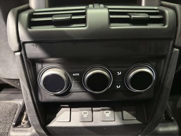 Land Rover Defender 90 D250 MHEV — photo 28