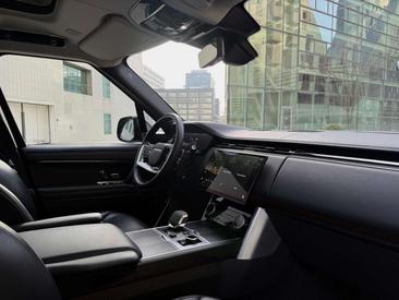 Land Rover Range Rover P510e — photo 13
