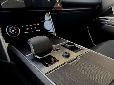 Land Rover Range Rover P510e — photo 24