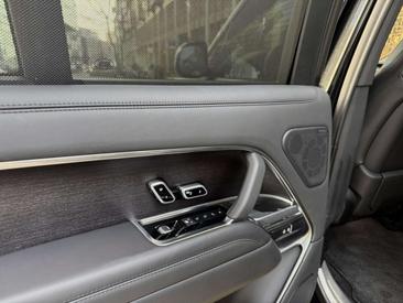 Land Rover Range Rover P510e — photo 33