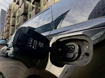 Land Rover Range Rover P510e — photo 37