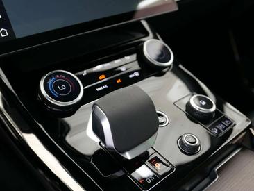 Land Rover Range Rover Sport P440e — photo 18