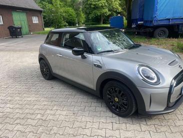 Mini 3 Portes Berline Cooper SE — photo 2