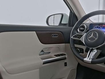 Mercedes EQA 250 — photo 7