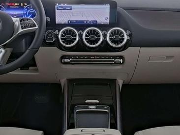 Mercedes EQA 250 — photo 8