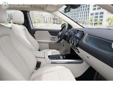 Mercedes EQA 250 — photo 9