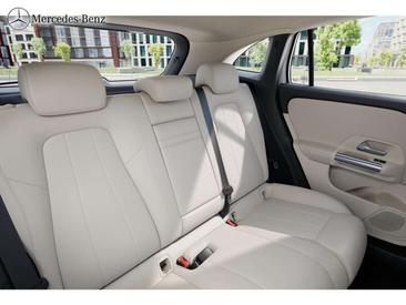 Mercedes EQA 250 — photo 10