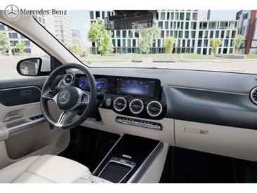 Mercedes EQA 250 — photo 11