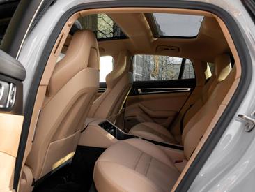 Porsche Panamera 4 Platinum Edition — photo 16