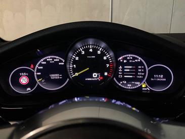 Porsche Panamera 4 E-Hybrid — photo 16