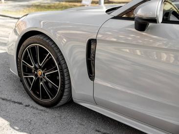 Porsche Panamera 4 Platinum Edition — photo 25