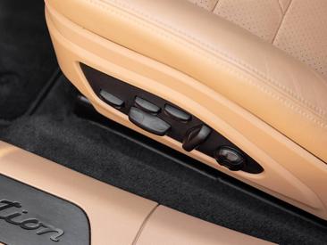 Porsche Panamera 4 Platinum Edition — photo 26