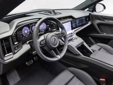 Porsche Cayenne III Turbo Electric — photo 12